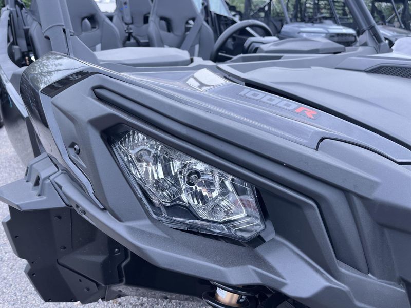 New 2025 Can-Am MAVERICK SPORT MAX DPS 1000R Image 17