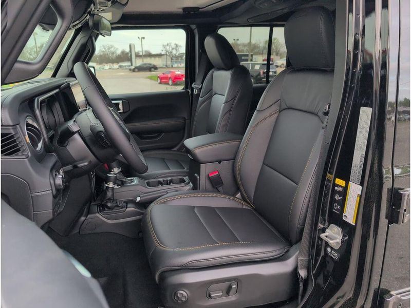 New 2026 Jeep Gladiator Sahara 4x4Image 10