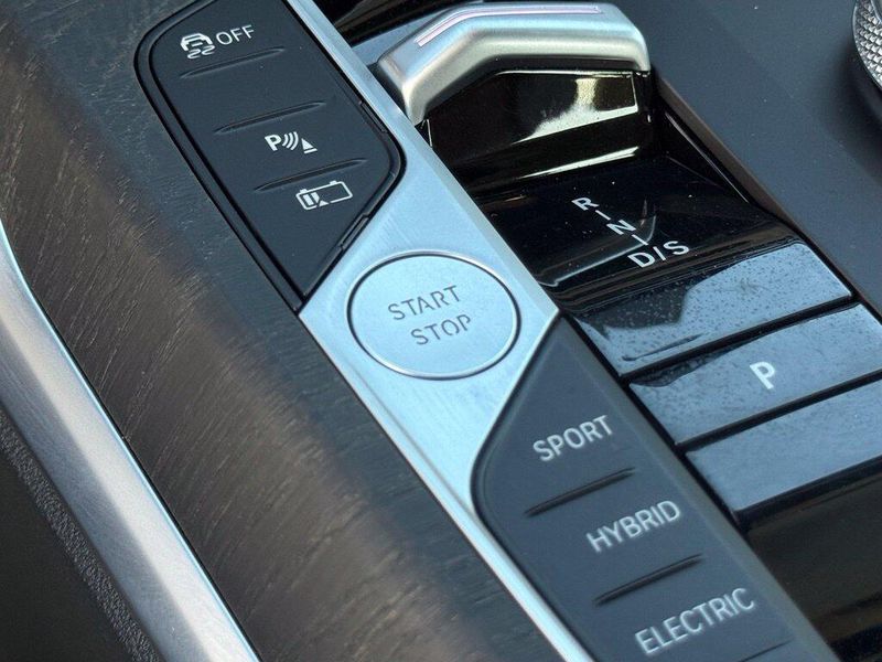 Used 2024 BMW 3 Series 330e iPerformanceImage 28