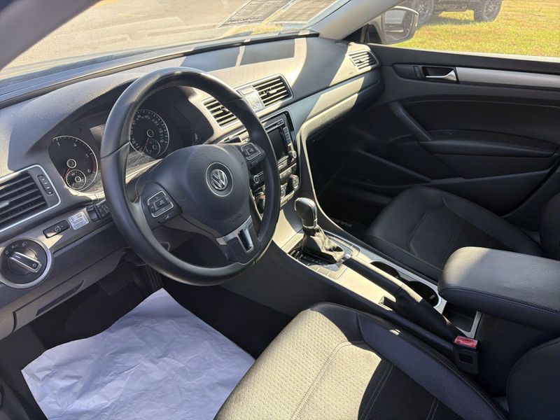 Used 2014 Volkswagen Passat TDI SE w/SunroofImage 19