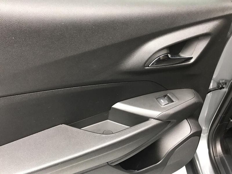 Used 2025 Chevrolet Trax ActivImage 16