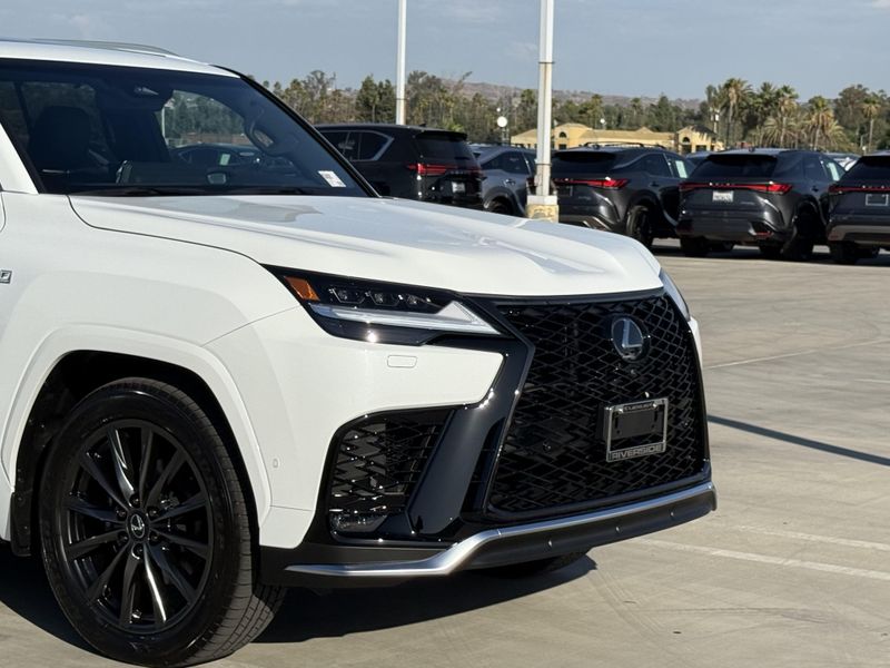 New 2026 Lexus LX 700h F SPORT HandlingImage 3