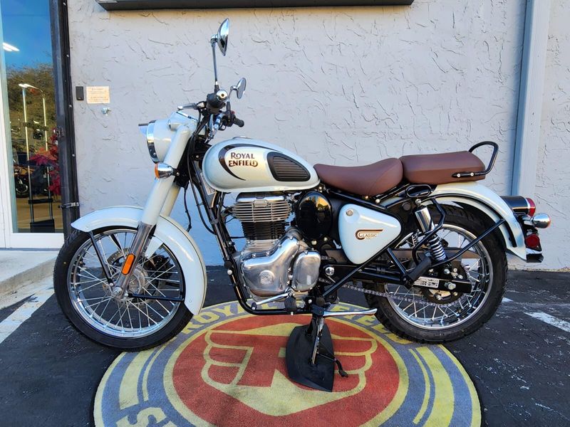 New 2024 Royal Enfield CLASSIC 350 Image 5