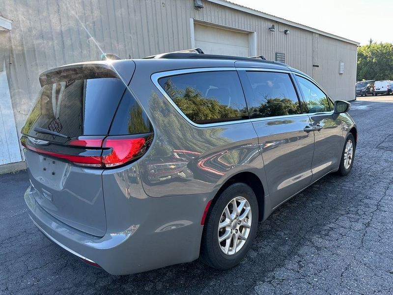 2022 Chrysler Pacifica Touring LImage 12