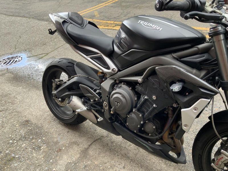 2022 Triumph STREET TRIPLE RS