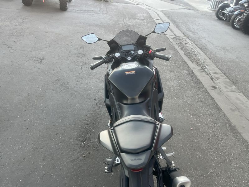 2025 Yamaha YZF-R3 ABS Image 10