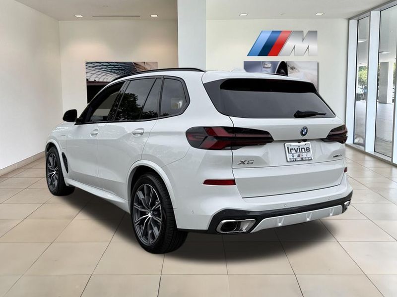 2026 BMW X5 xDrive50eImage 8