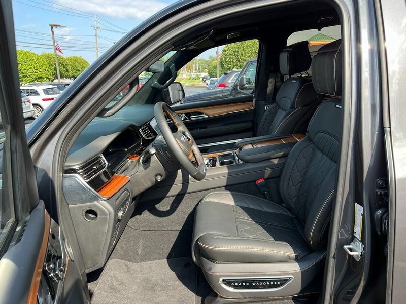 2022 Grand Wagoneer Series III 4x4Image 11