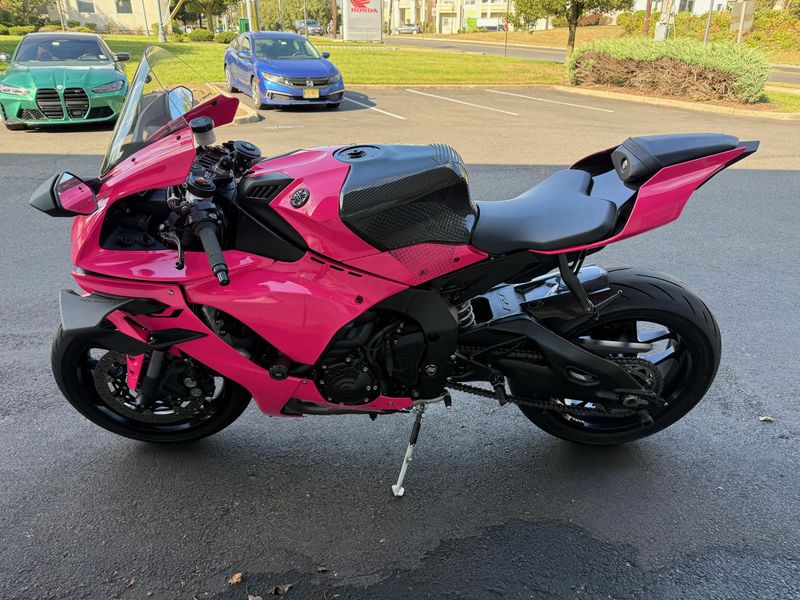 2021 Yamaha YZF-R1Image 2