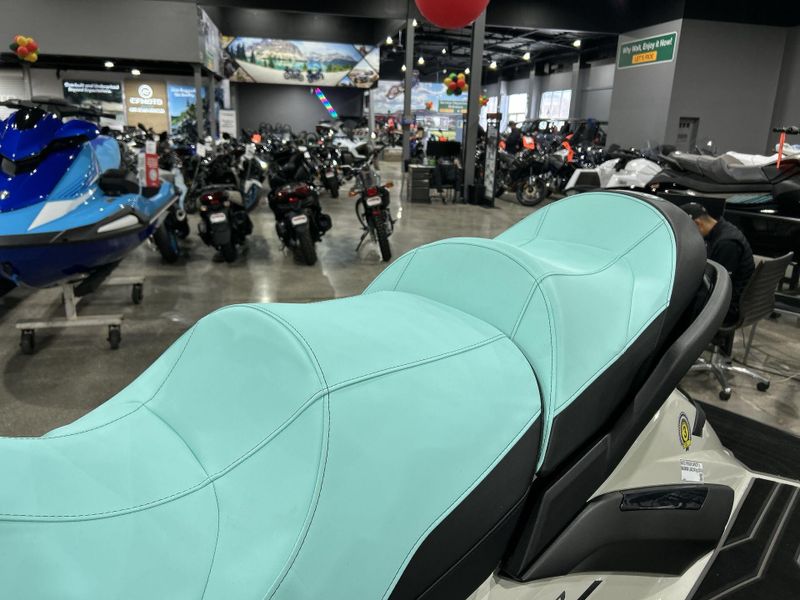 2025 Yamaha FX CRUISER HO W/AUDIO  in a MINT/PEARL exterior color. Del Amo Motorsports of Redondo Beach (424) 390-7811 delamomotorsports.com 
