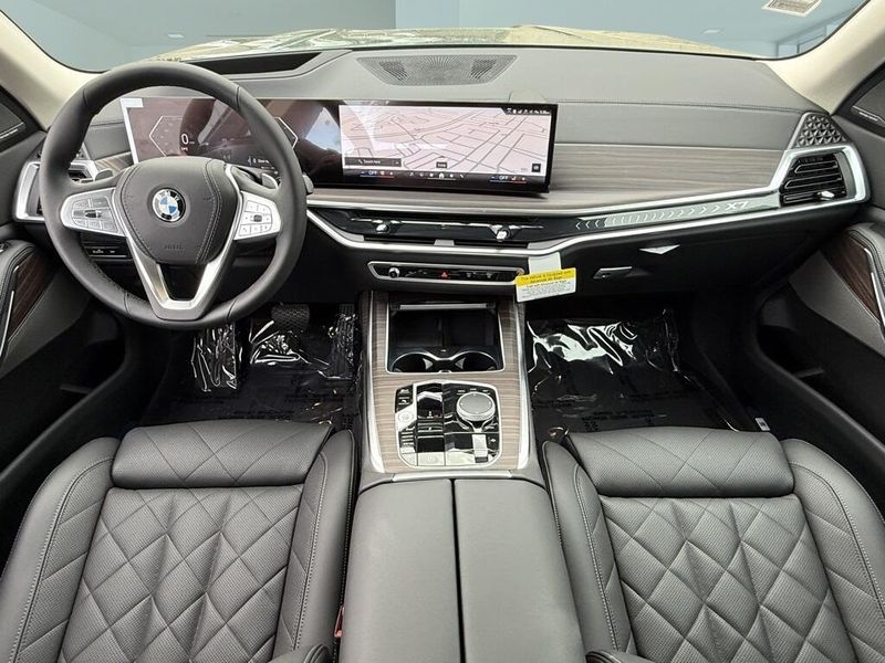 2025 BMW X7 xDrive40iImage 28