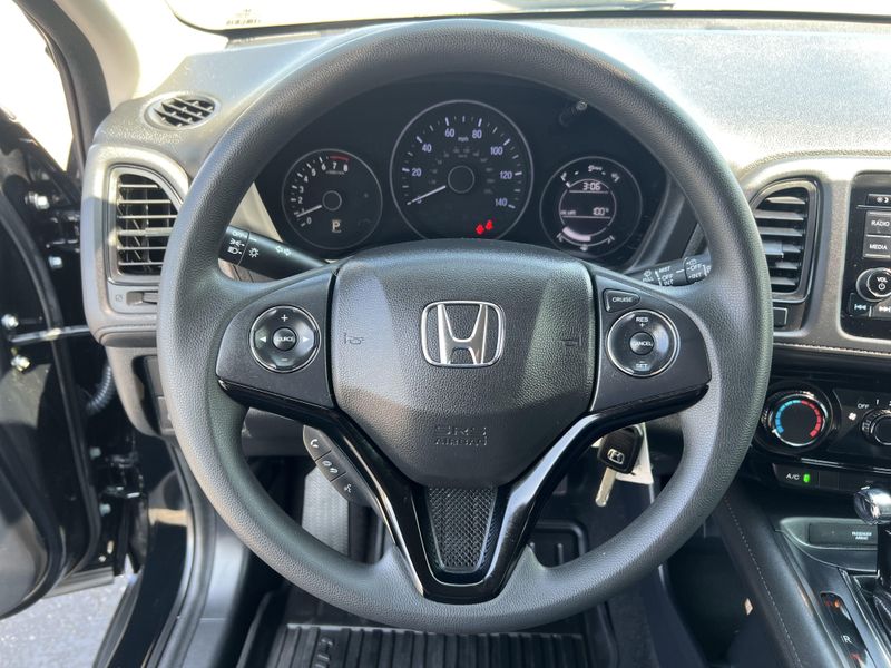 Used 2020 Honda HR-V LXImage 9