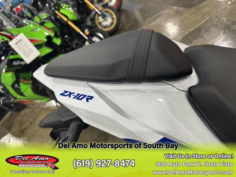 2024 Kawasaki ZX1002LRFBL-GN2  in a LIME GREEN/PEARL CRYSTAL WHITE/BLUE exterior color. Del Amo Motorsports of South Bay (619) 547-1937 delamomotorsports.com 