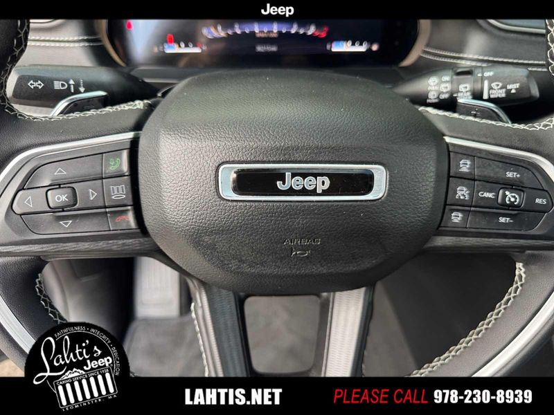2023 Jeep Grand Cherokee Altitude photo 26