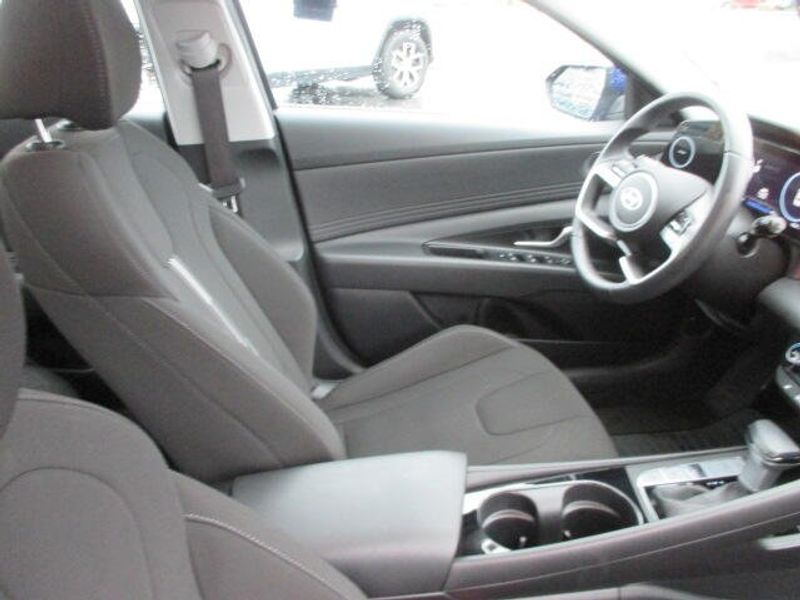 Used 2025 Hyundai Elantra SEL ConvenienceImage 24