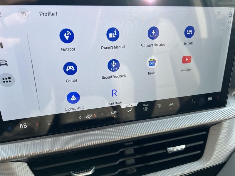2025 Ford Explorer photo 27
