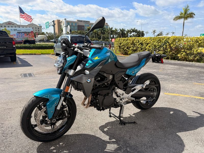 2025 BMW F 900 R Image 4