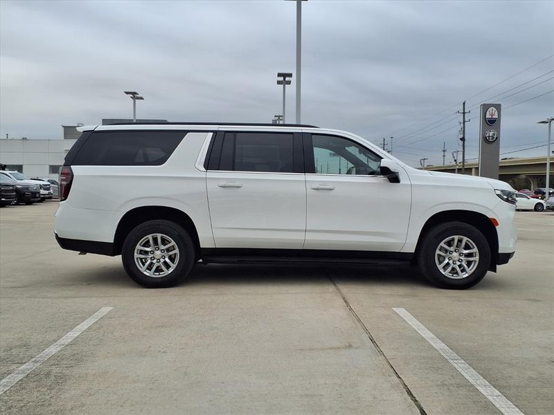 Used 2023 Chevrolet Suburban Commercial FleetImage 9