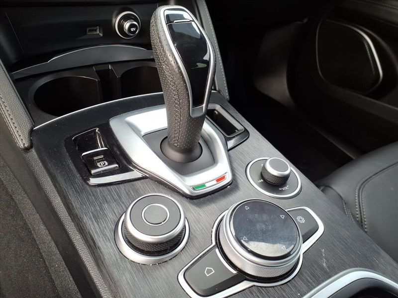 Used 2023 Alfa Romeo Stelvio SprintImage 24