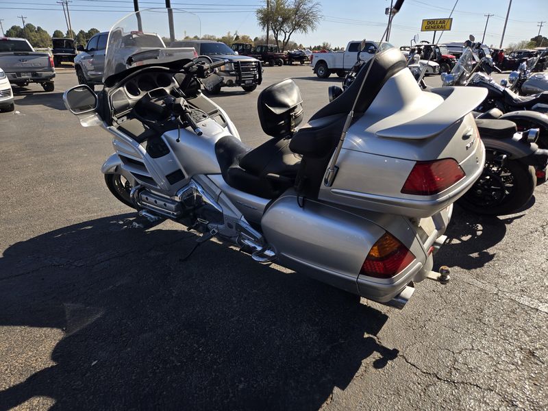 USED 2005 HONDA GOLD WING Image 5