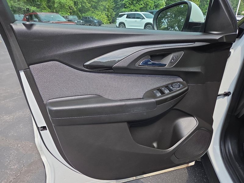 2023 Chevrolet Trailblazer LT photo 13