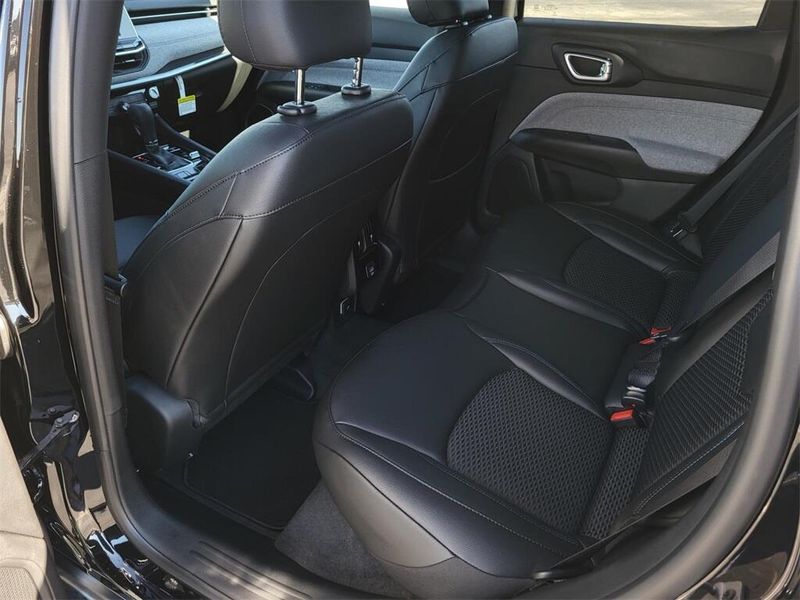 2025 Jeep Compass Latitude 4x4Image 26