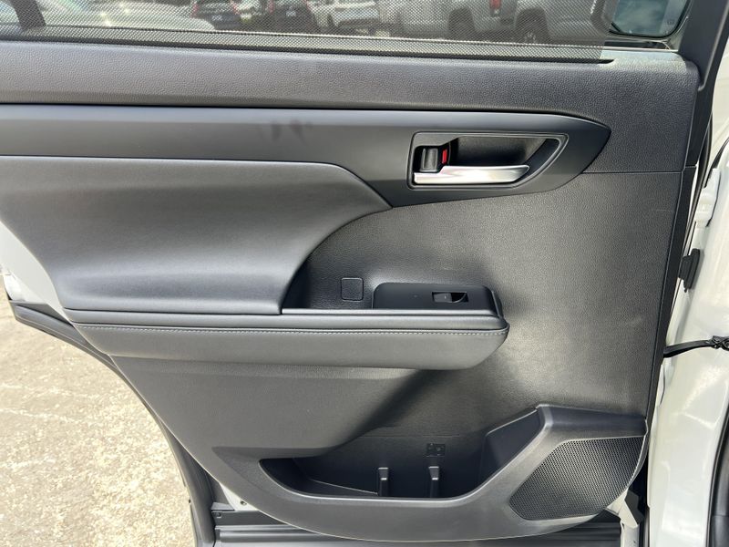 Used 2020 Toyota Highlander Hybrid XLEImage 23