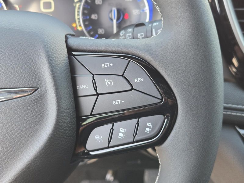 New 2026 Chrysler Pacifica Select