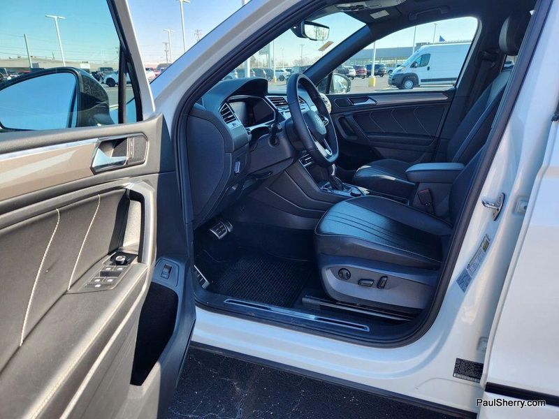 2022 Volkswagen Tiguan SE R-Line BlackImage 19
