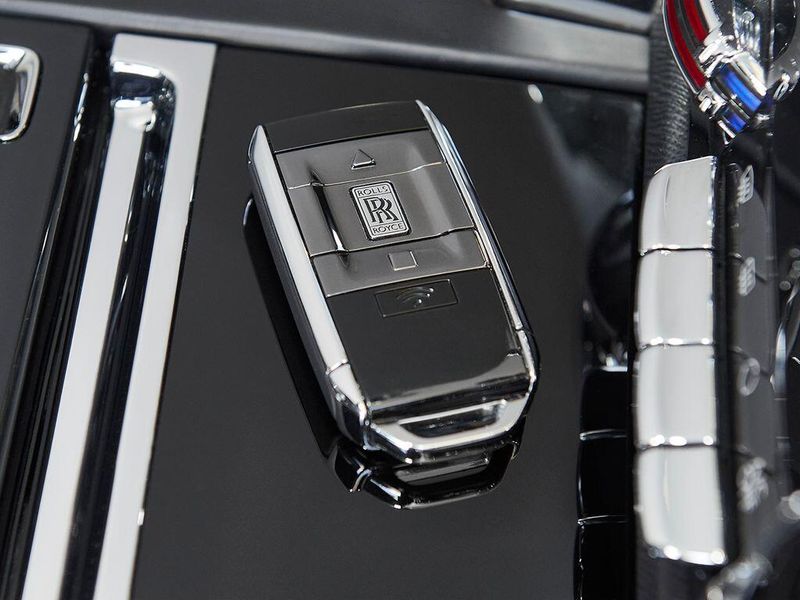 Used 2024 Rolls-Royce Cullinan Image 18