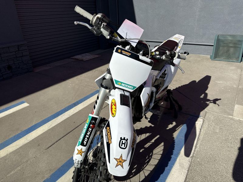 New 2025 Husqvarna FC 450 FACTORY EDITION Image 15