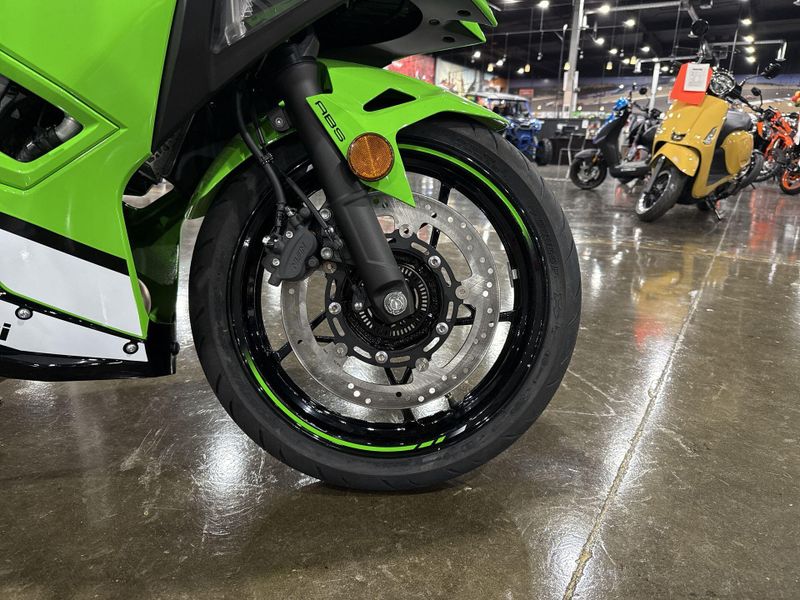 2025 Kawasaki NINJA 500 KRT EDITION SE ABS  in a LIME GREEN/EBONY/PEARL BLIZZARD WHITE exterior color. Del Amo Motorsports of Redondo Beach (424) 390-7811 delamomotorsports.com 