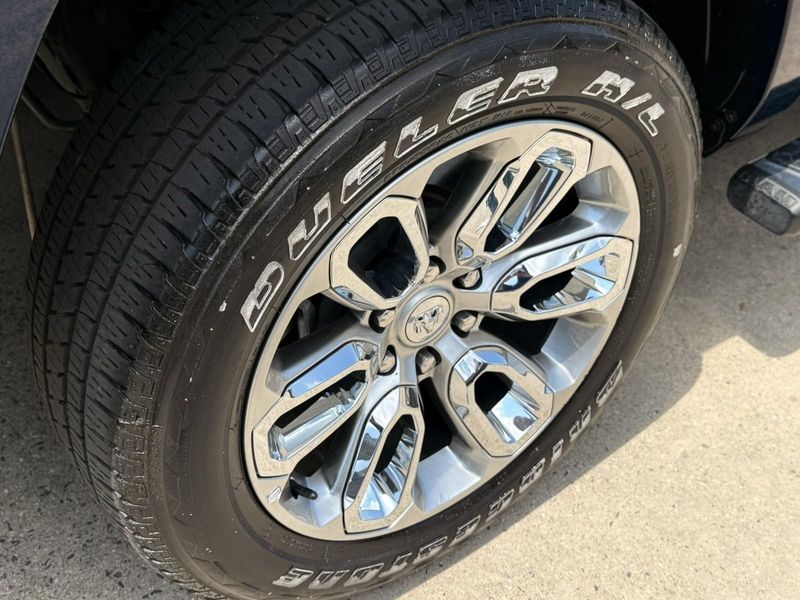 2023 Ram 1500 Laramie photo 12