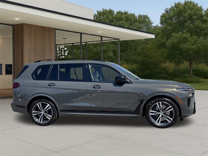 Used 2023 BMW X7 M60iImage 6
