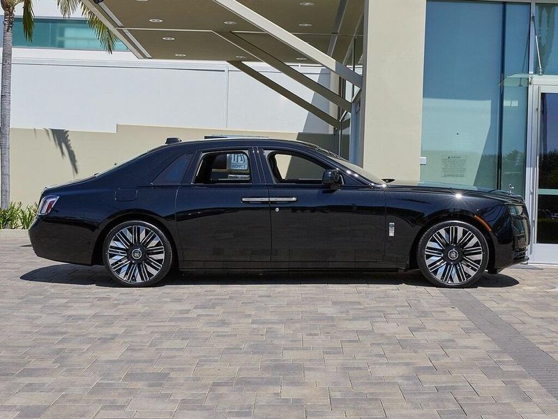 2025 Rolls-Royce Ghost Image 9
