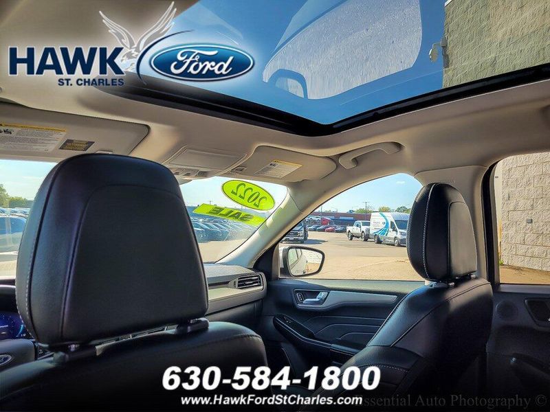 2022 Ford Escape SEL photo 9