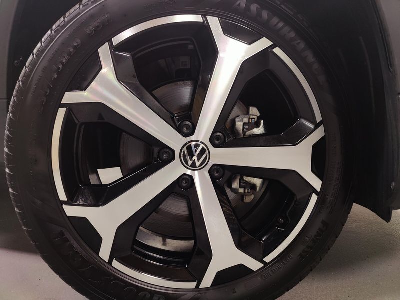 Used 2025 Volkswagen Taos SEL AWD w/Sunroof & NavImage 26