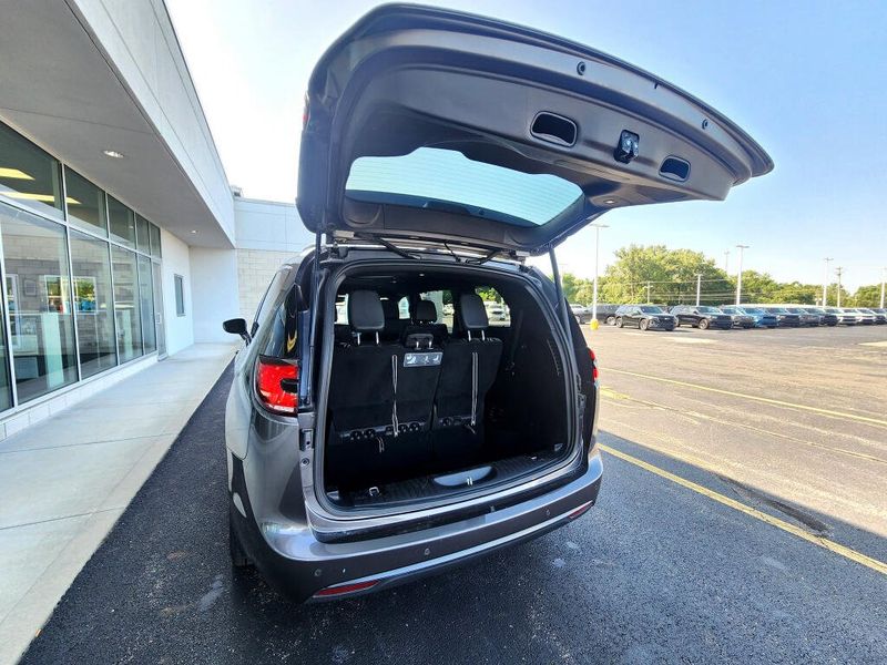 Used 2021 Chrysler Pacifica Touring L S