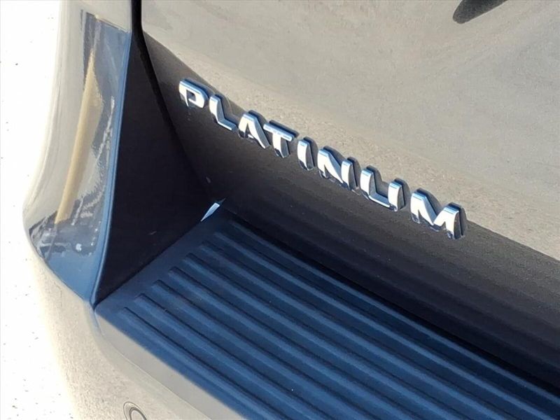 2020 Ford Expedition MAX Platinum photo 16
