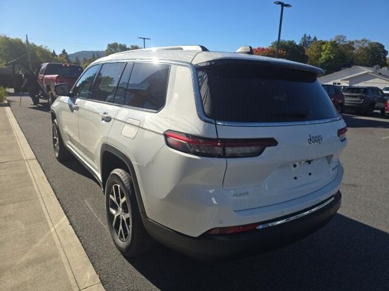 2025 Jeep Grand Cherokee Limited photo 4