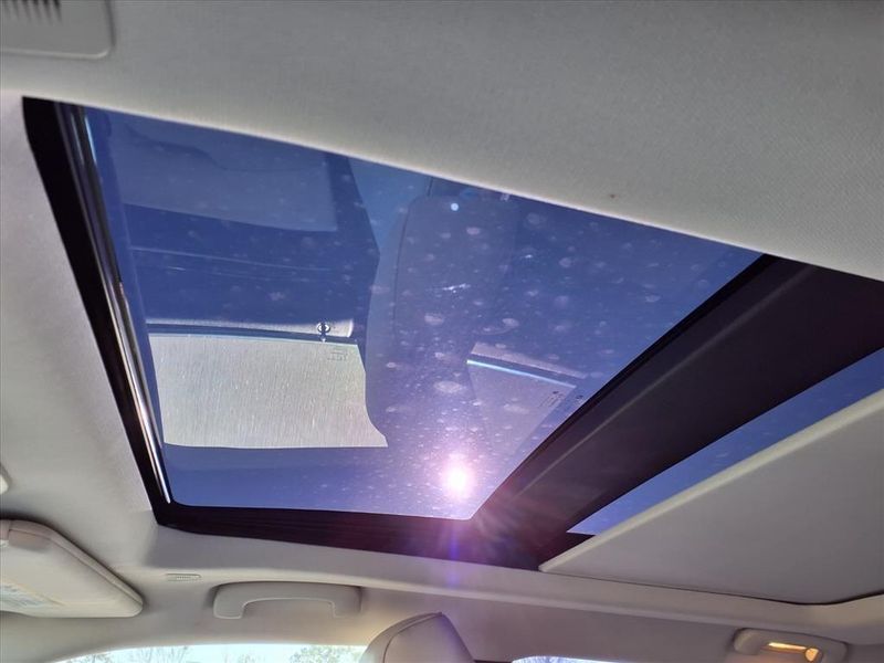 Used 2023 Chrysler 300 TouringImage 15