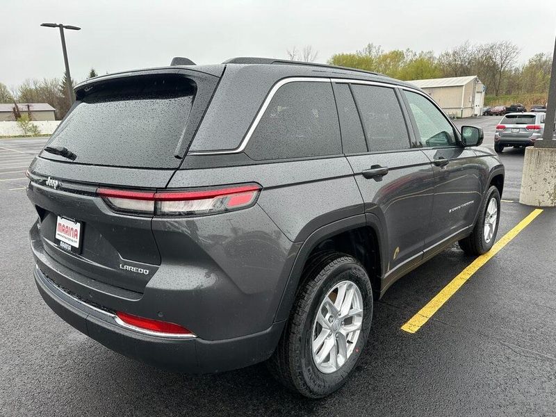 2025 Jeep Grand Cherokee Laredo X 4x4Image 8