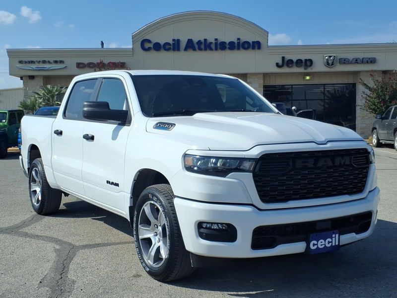 New 2026 RAM 1500 Express Crew Cab 4x2 5'7' Box
