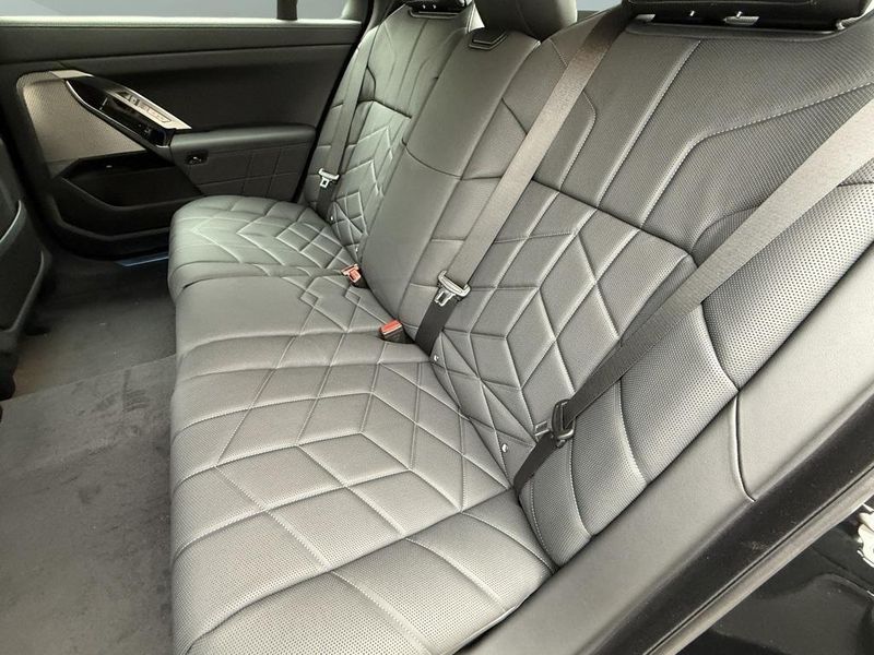2025 BMW i7 eDrive50Image 27