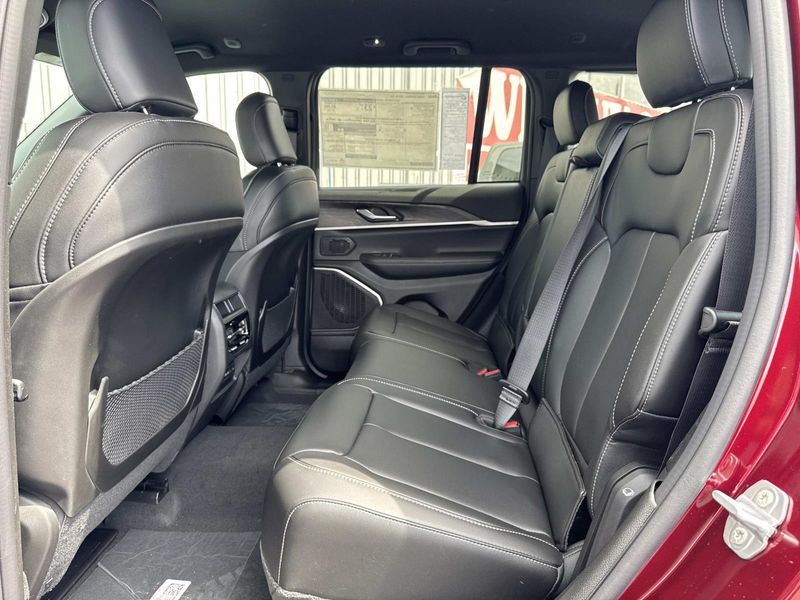 New 2026 Jeep Grand Cherokee Limited 4x2
