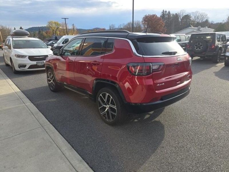 2024 Jeep Compass Limited photo 4