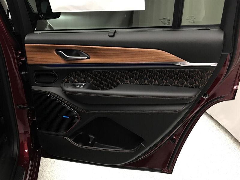 New 2026 Jeep Grand Cherokee L Summit 4x4Image 14