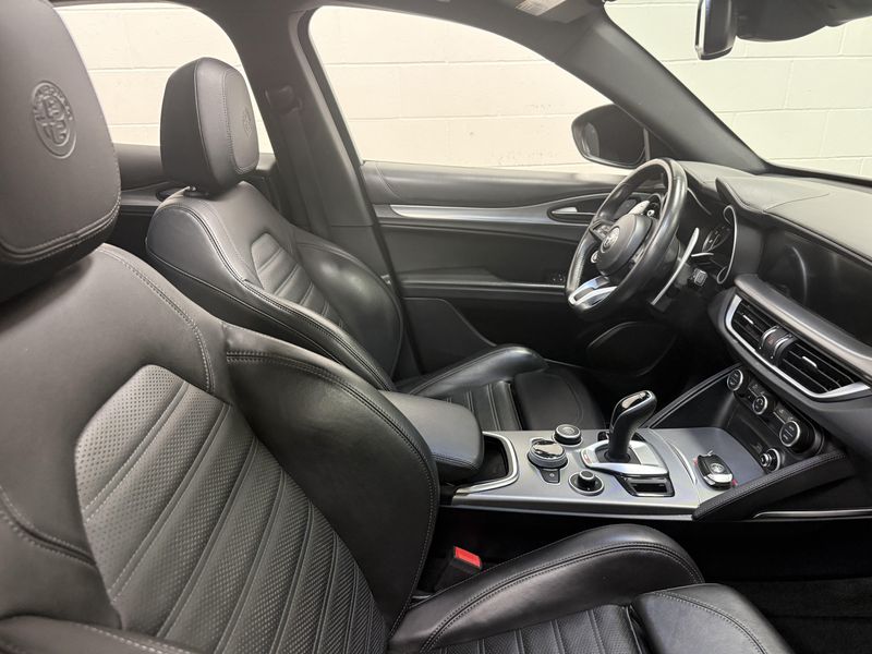 Used 2023 Alfa Romeo Stelvio VeloceImage 9