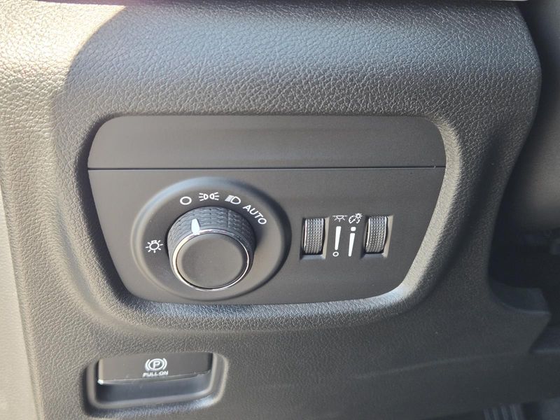 Used 2026 Jeep Grand Cherokee L Laredo Altitude 4x4