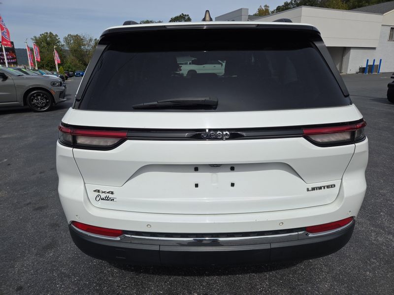 2022 Jeep Grand Cherokee Limited photo 4